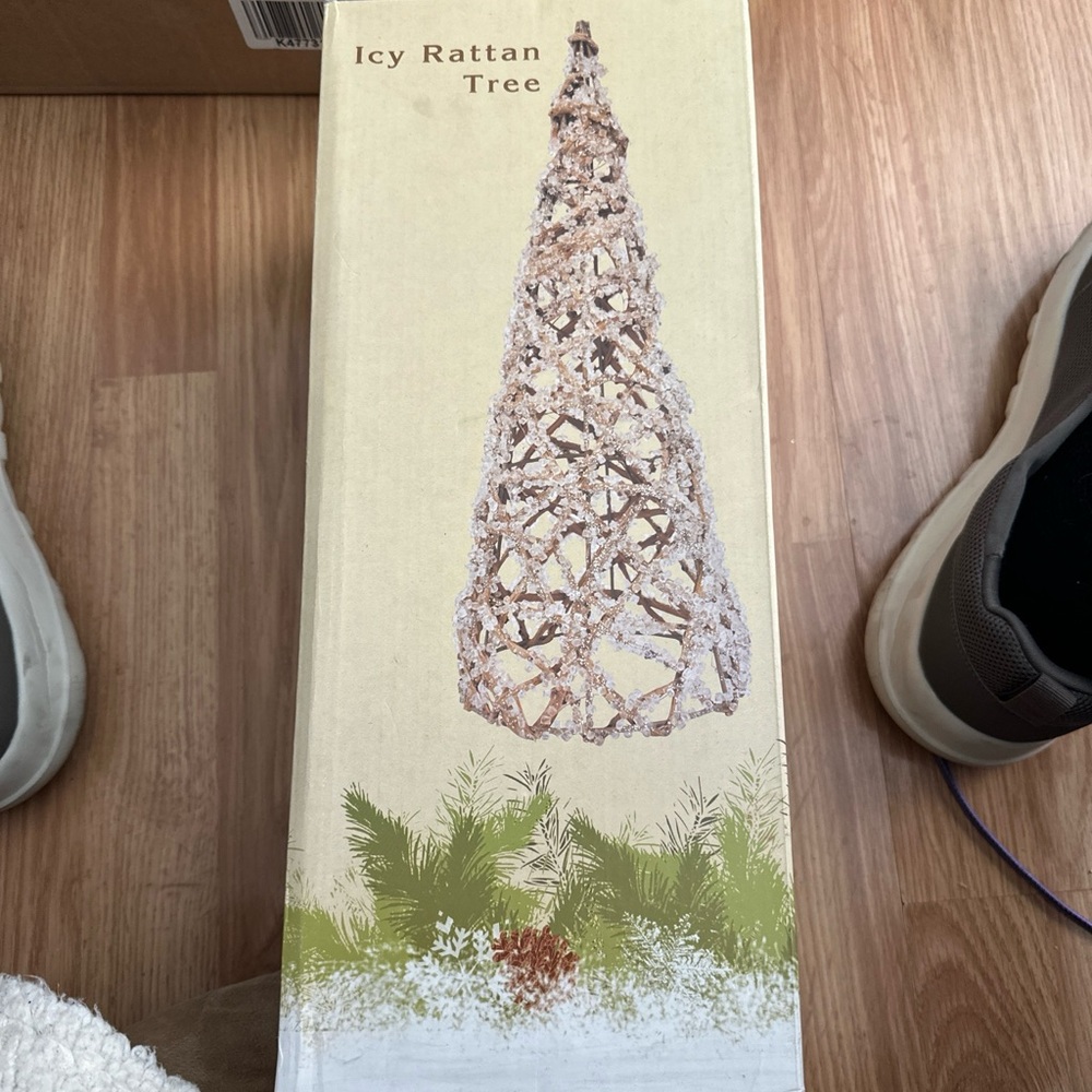 Cracker Barrel Icy Rattan Tree - White and Green